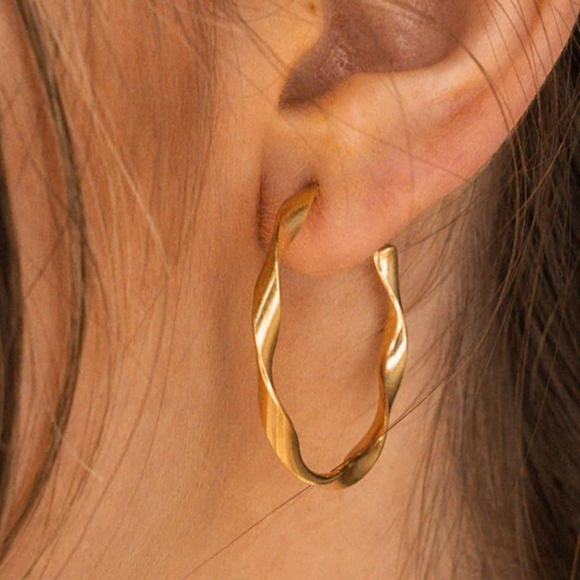 BNIP Sold Out Well Dunn Gold Twisted Hoop Earrings - Picture 1 of 6